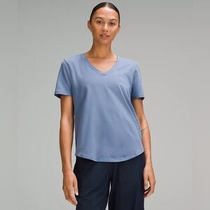 Lululemon Love V-Neck T-Shirt
Oasis Blue
Size 6